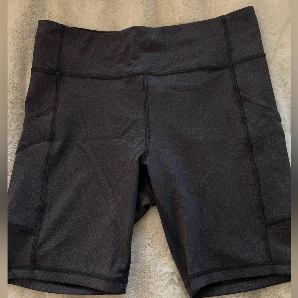 Lululemon bike shorts with side pockets 7”
